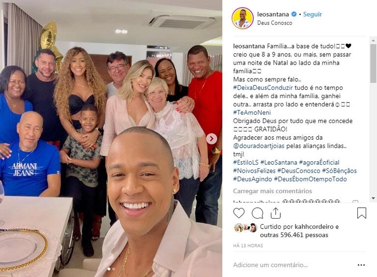 Léo Santana passa Natal com a família e fica noivo de Lorena Improta