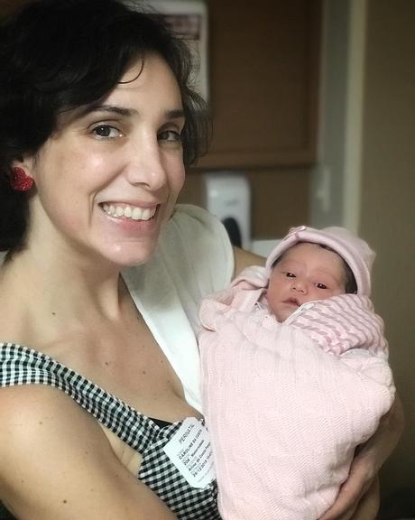 Aline Fanju dá à luz sua primeira filha, Teresa