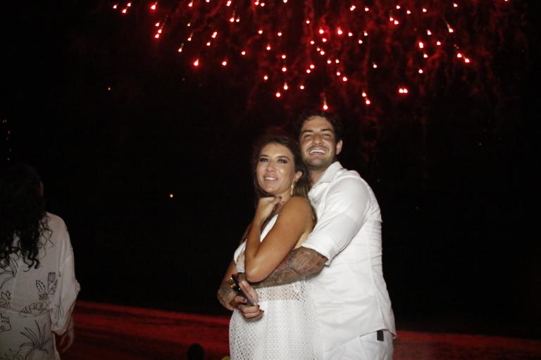 Rebeca Abravanel e Alexandre Pato em Trancoso