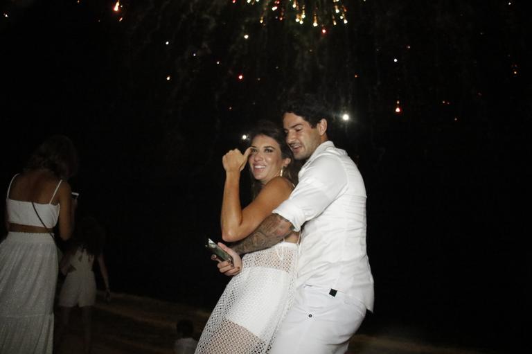 Rebeca Abravanel e Alexandre Pato em Trancoso