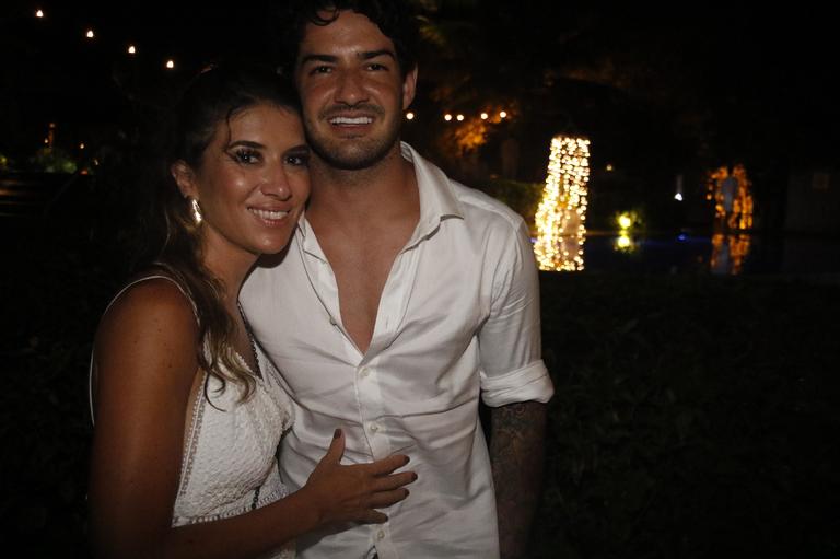 Rebeca Abravanel e Alexandre Pato em Trancoso