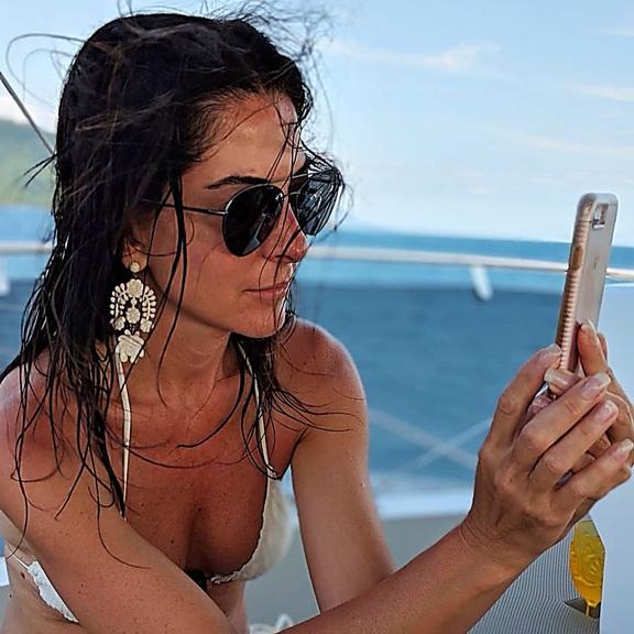 Ana Paula Padrão curte férias em família