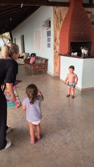 Andressa Suita mostra o filho se divertindo em dia no campo