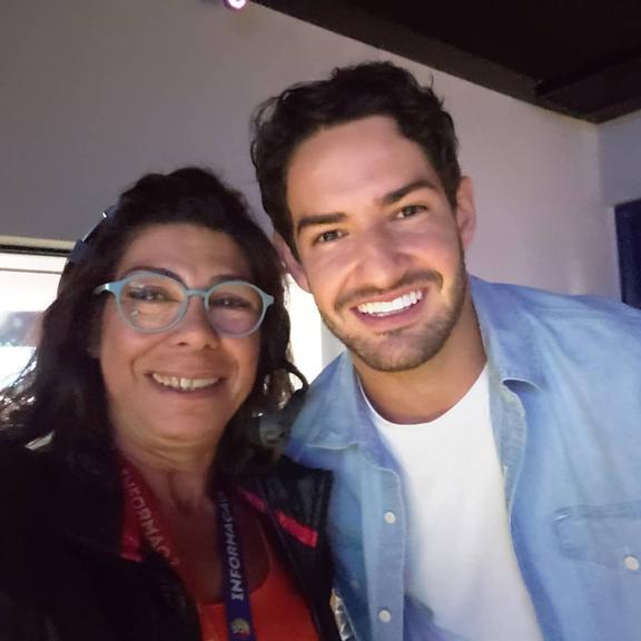 Alexandre Pato visita Rebeca Abravanel nos estúdios do SBT