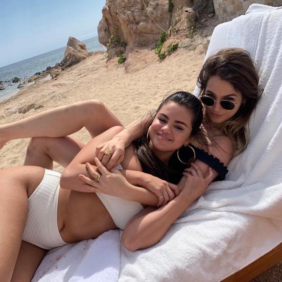 selena-gomez-momento-intimo-amigas