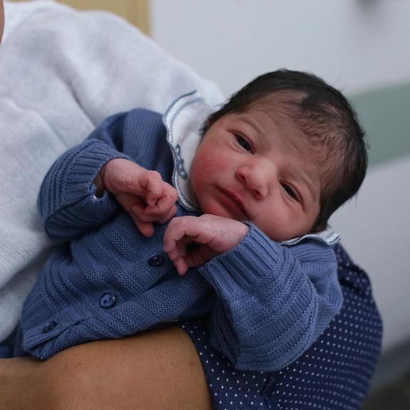 Miguel, filho de Felipe Araujo e Carol Marchezi