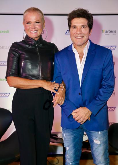 Xuxa Meneghel exibe novo look pré-estreia do documentário de Daniel