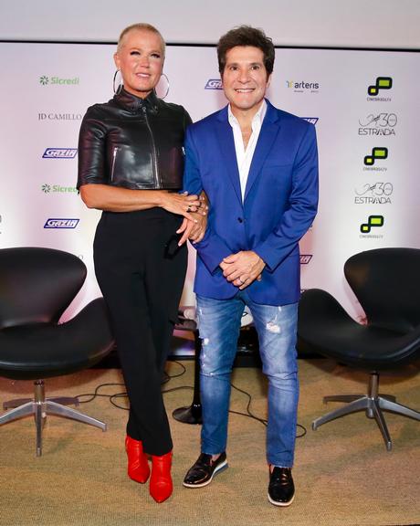 Xuxa Meneghel exibe novo look pré-estreia do documentário de Daniel