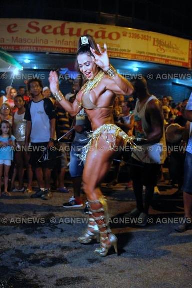 Ensaio da Uniao da Ilha do Governador com Gracyanne Barbosa no Rio de janeiro