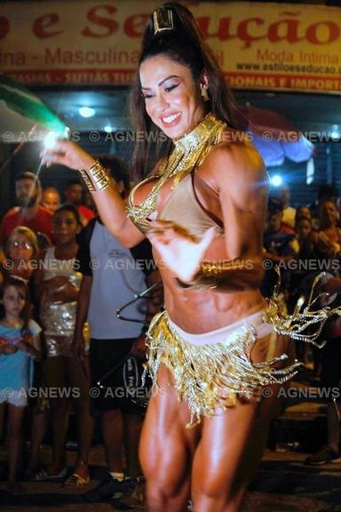 Ensaio da Uniao da Ilha do Governador com Gracyanne Barbosa no Rio de janeiro