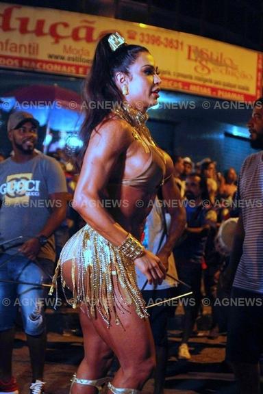 Ensaio da Uniao da Ilha do Governador com Gracyanne Barbosa no Rio de janeiro