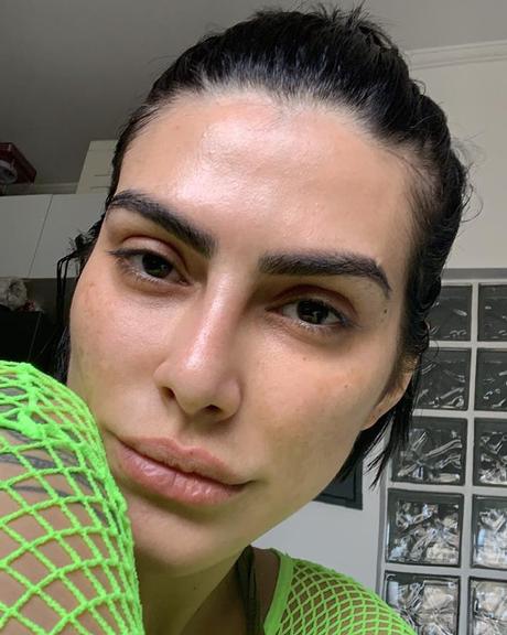 Cleo Pires aparece com novo visual 