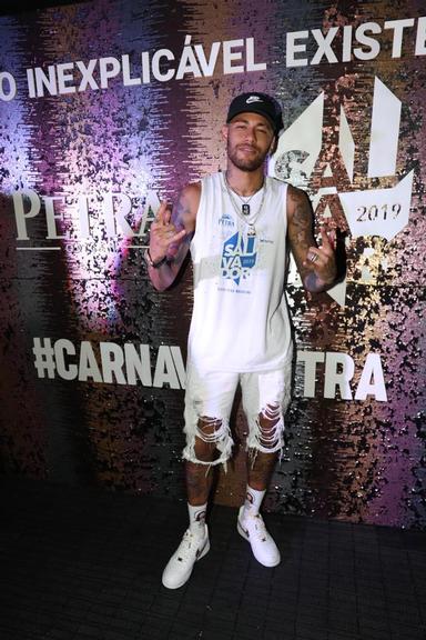 Neymar Jr. curte Carnaval de Salvador