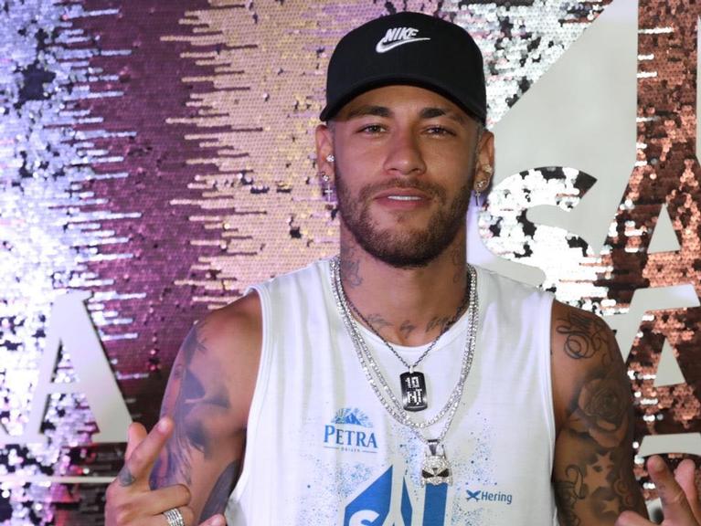 Neymar Jr. curte Carnaval de Salvador