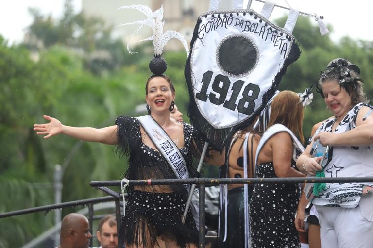 Paolla Oliveira, Emanuelle Araújo, Leandra Leal e Maria Rita agitam bloco mais antigo do Rio