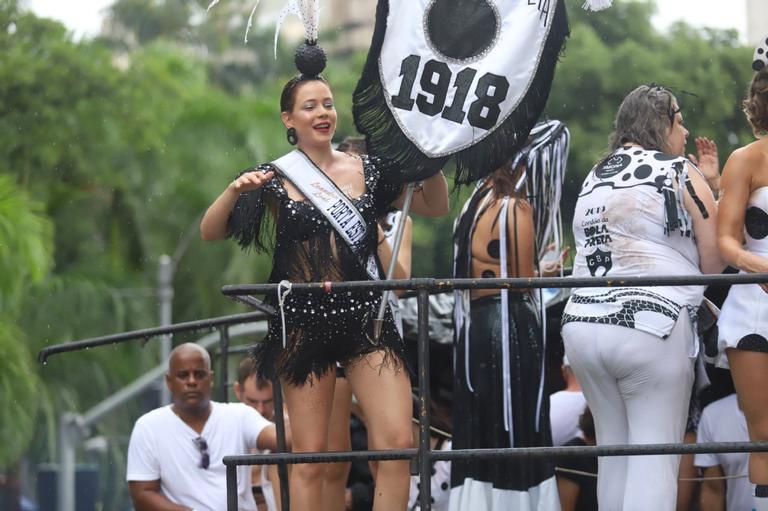 Paolla Oliveira, Emanuelle Araújo, Leandra Leal e Maria Rita agitam bloco mais antigo do Rio