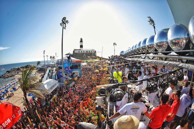 Retorno de Ivete Sangalo no Carnaval agita Salvador: Veja o que rolou no trio da cantora!