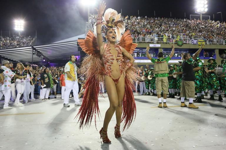 Juliana Paes na Avenida