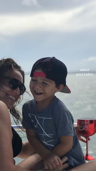 Fernanda Gentil curte Salvador com a família