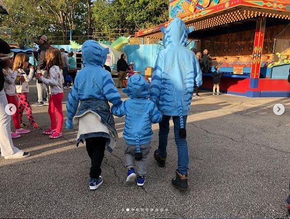 Sophie Charlotte e Daniel de Oliveira levam o filho de 2 anos para passar férias na Disney