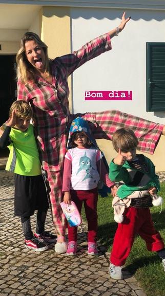 Após separação, Luana Piovani e Pedro Scooby amanhecem juntos ao lado dos filhos