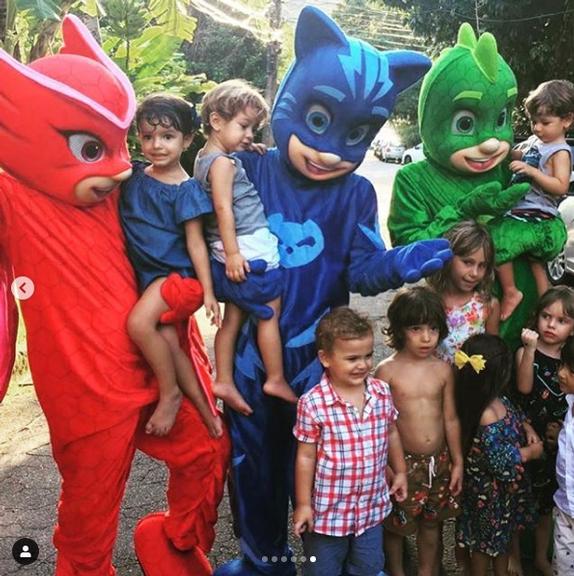 Sophie Charlotte e Daniel de Oliveira fazem festinha em casa para comemorar o aniversário de Otto