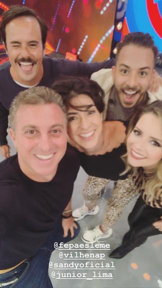 Elenco da série 'Sandy e Junior' se reencontra em programa