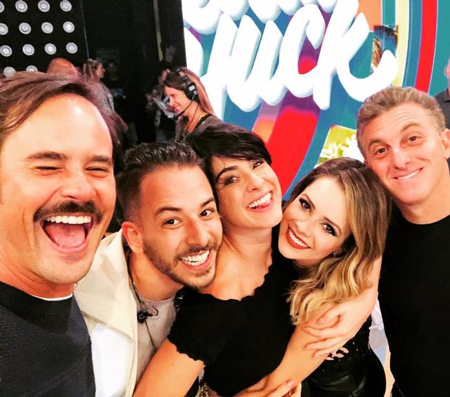 Elenco da série 'Sandy e Junior' se reencontra em programa