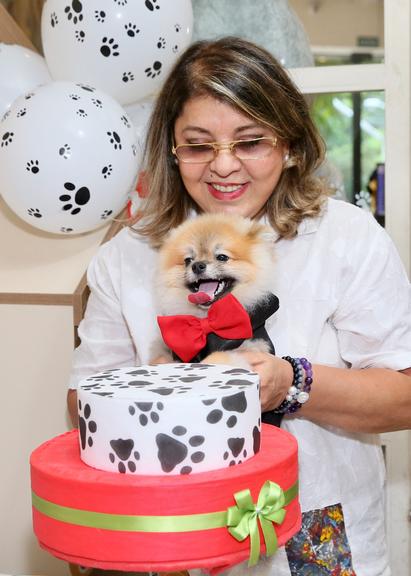 Roberta Miranda celebra aniversário do seu cãozinho com festa luxuosa