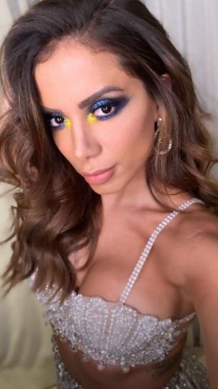 Anitta arrasa em look para seu festão de aniversário