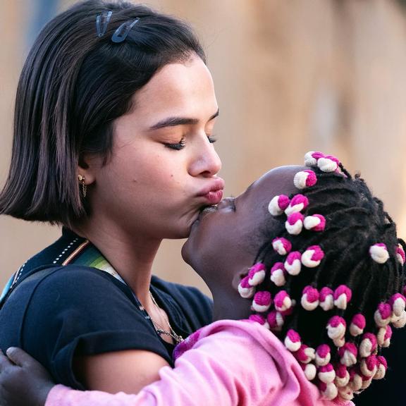 Bruna Marquezine na Angola