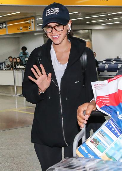 Bruna Marquezine no aeroporto de Guarulhos