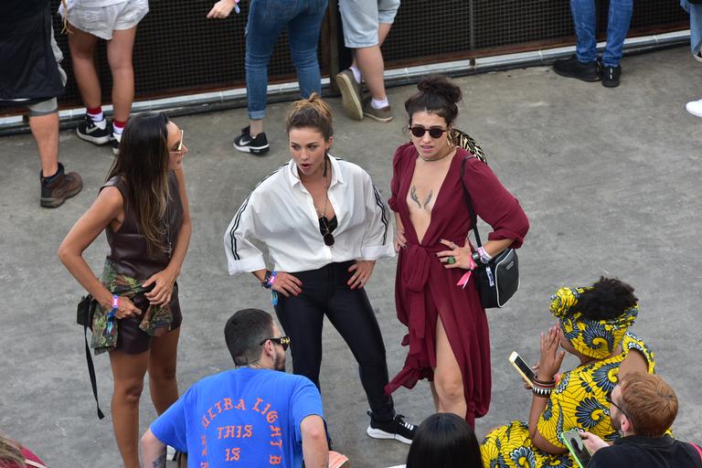 Maria Maya e Larrysa Ayres no Lollapalooza