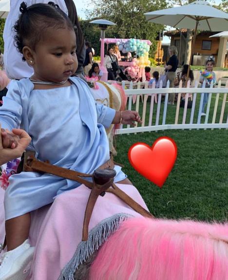 Khloé Kardashian celebra o primeiro aniversário da filha