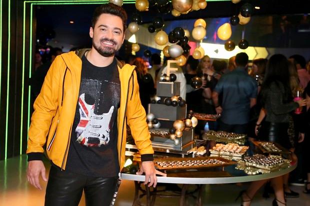 Sertanejo Fernando celebra seu aniversário de 35 anos