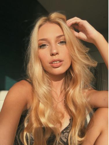 A filha de Caroline Bittencourt, Isabelle Bittencourt, fechou as redes sociais após o acidente da mã