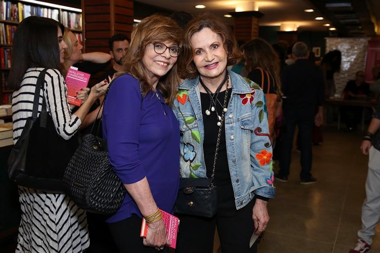 Glória Perez e Rosamaria Murtinho na noite de autógrafos do novo livro de Walcyr Carrasco