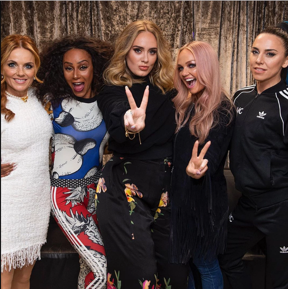 Adele aparece irreconhecível em show das Spice Girls e compartilha momentos únicos: 