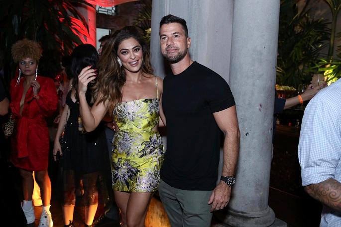 Juliana Paes curte festa com o marido