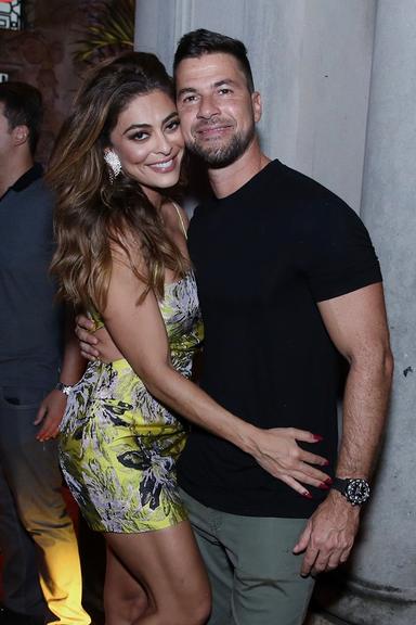 Juliana Paes curte festa com o marido