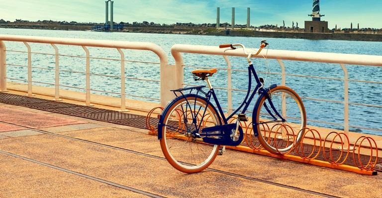 Passeios de bicicleta ou a pé estão entre as opções para o turista desvendar a capital pernambucana, incentivado pela campanha “Esse é o Meu Recife”.