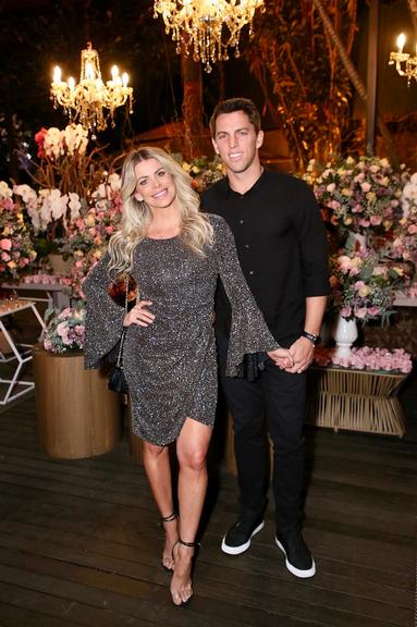 Karina Bacchi e Amaury Nunes na festa de 37 anos da Simaria