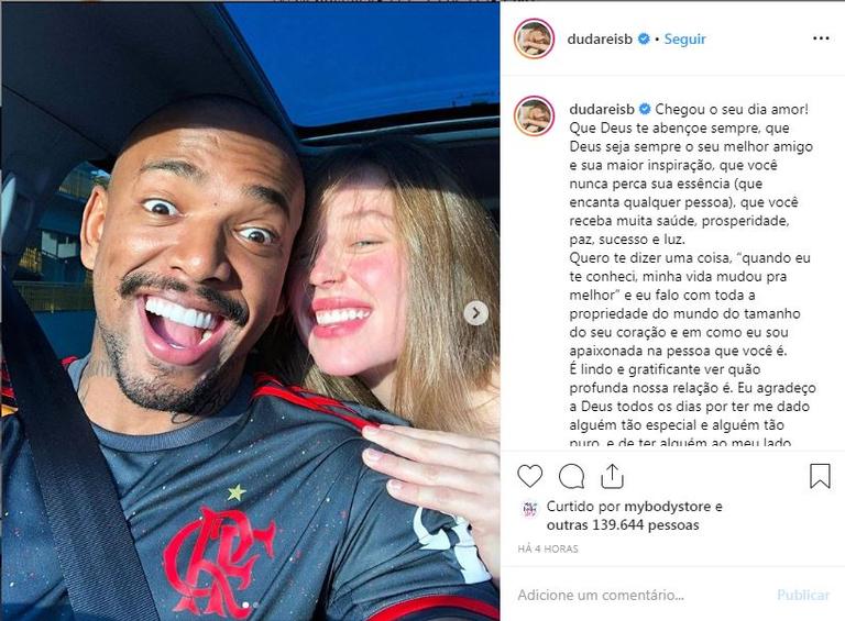 Nego do Borel pede a namorada, Duda Reis, em casamento