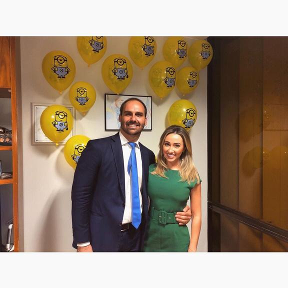 Eduardo Bolsonaro ganha festa com o tema 'Minions'