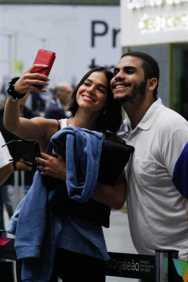 Bruna Marquezine no aeroporto