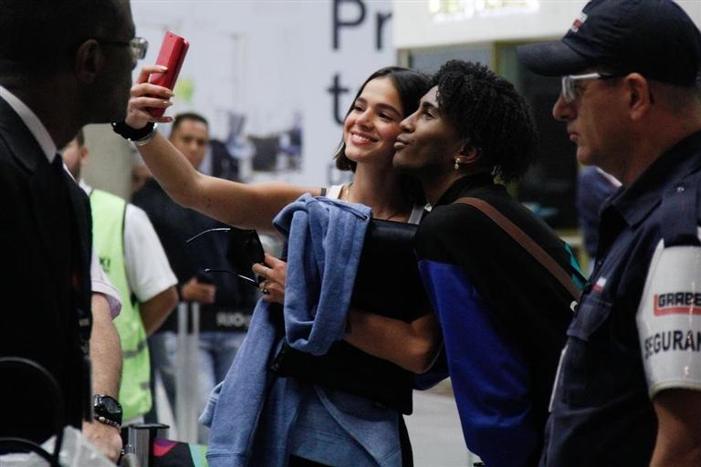 Bruna Marquezine no aeroporto