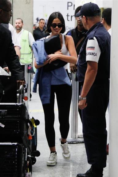 Bruna Marquezine no aeroporto