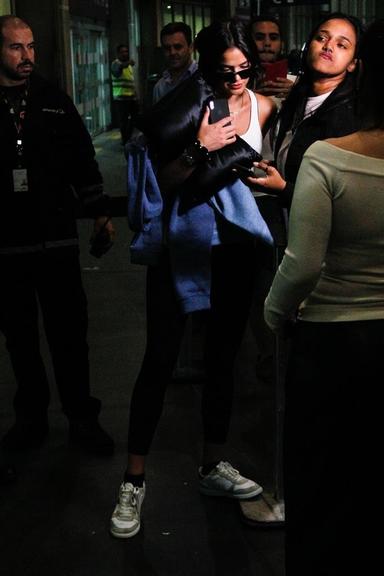 Bruna Marquezine no aeroporto