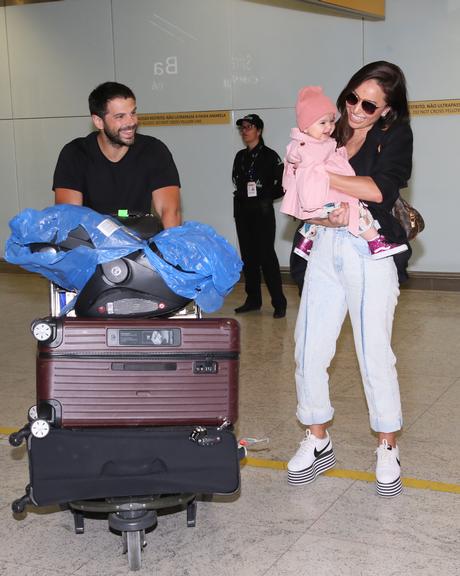 Sabrina, Duda e Zoe desembarcam no Brasil