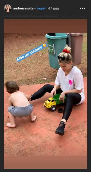 Andressa Suita brinca com os filhos em parquinho 